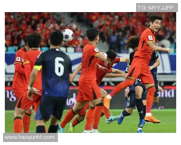 北京人和迎战大连一方争夺胜利双方球员全力以赴展现精彩对决